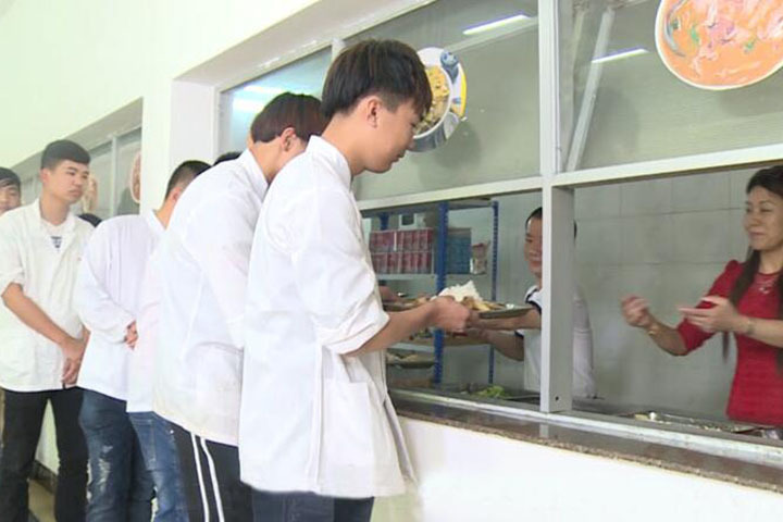 学校食堂