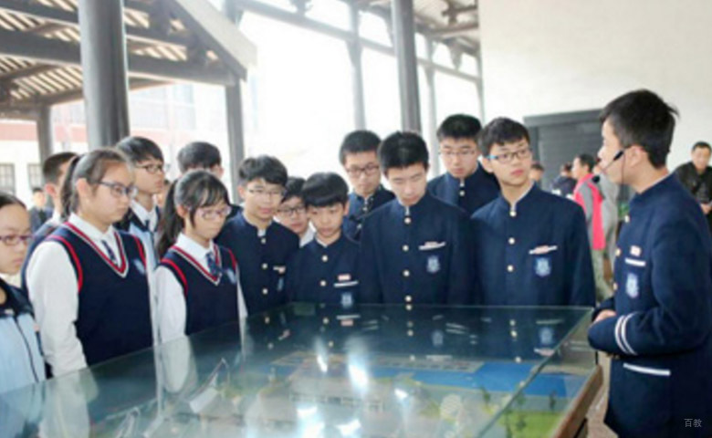 学员观展