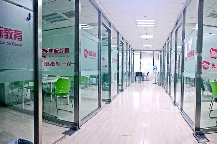 学校走廊图片