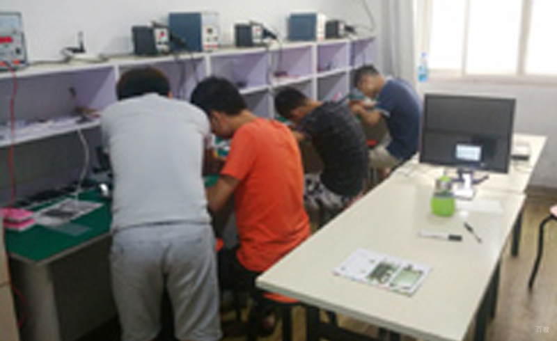 学员在学习
