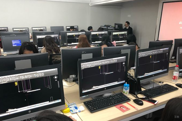 老师授课现场