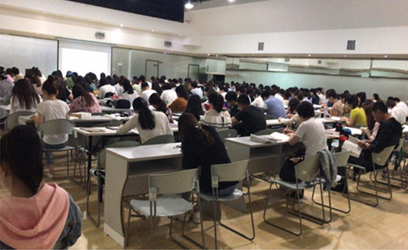 学员在上课