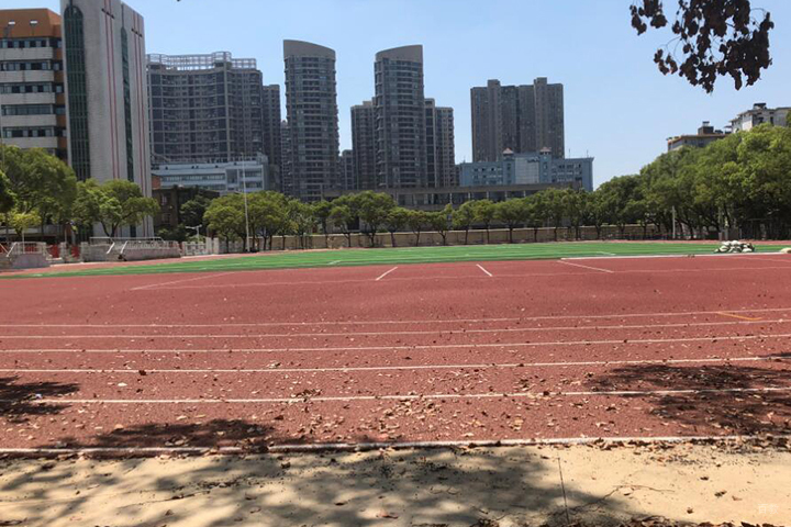 校区操场
