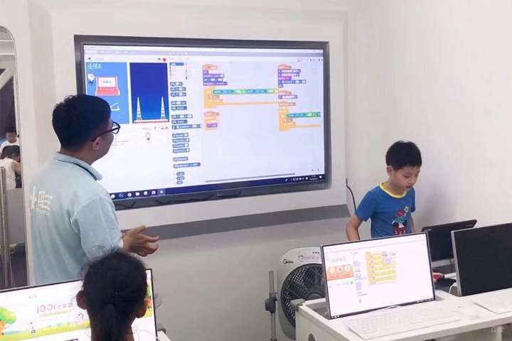 老师授课中