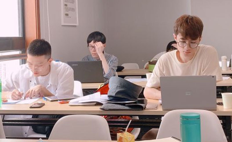 学员上课
