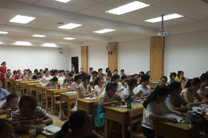 学员自习课现场
