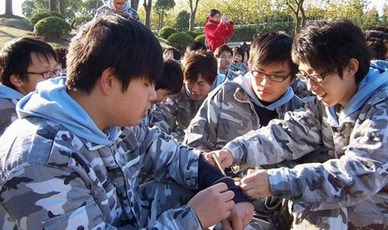 学生军训情景