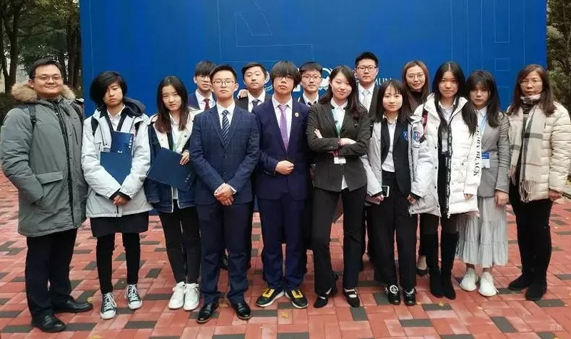 学生合影