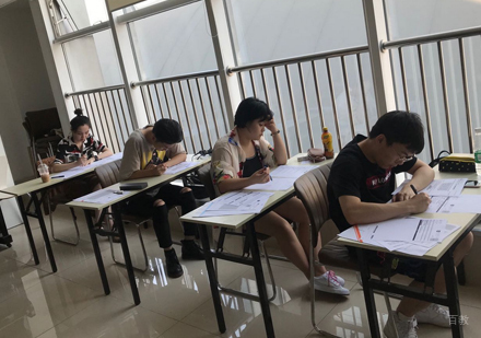 学员课堂学习场景