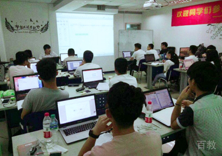 校区学员课堂上课场景