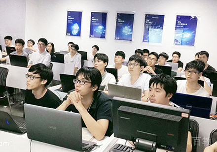 校区学员课堂上课场景