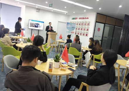 校区老师课堂授课场景