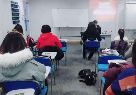 校区学员课堂上课场景
