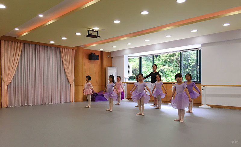 上海缔艺芭蕾的幼儿芭蕾启蒙班教学环境