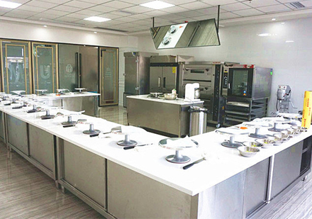 学校蛋糕制作台环境展示