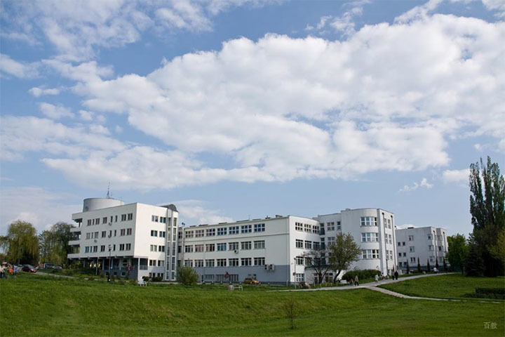 波兰热舒夫信息技术与管理大学校区环境