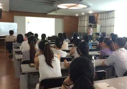 校区学员课堂学习场景展示