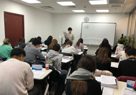 线下面授校区学员上课场景展示