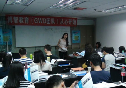 线下校区老师授课场景展示