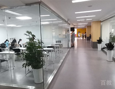 学校休办公区域