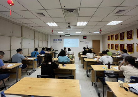 校区老师授课场景展示