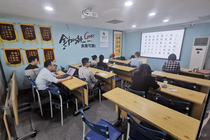 海脉教育学员学习中