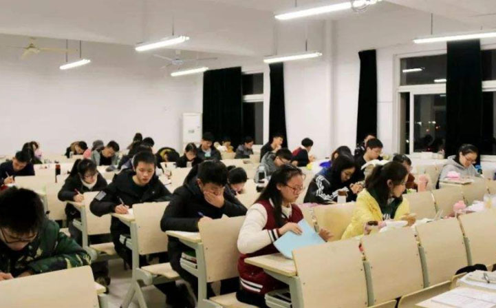 中公考研上课氛围