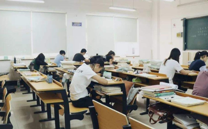 中公考研上课氛围