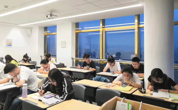 学员晚自习