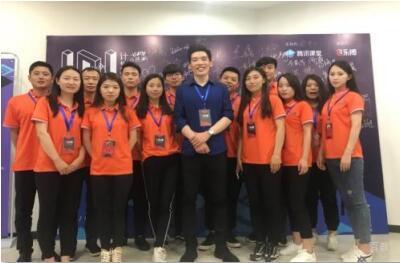 线下沙龙活动——为众多学员现场分享