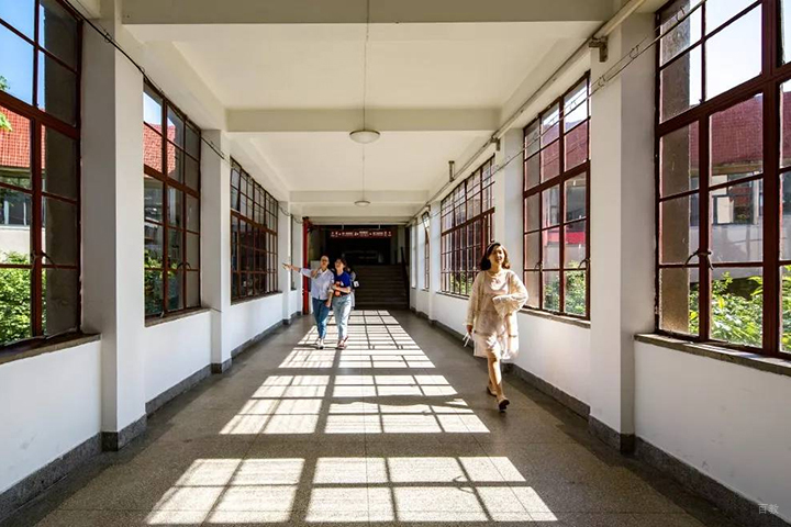 学校环境照片图