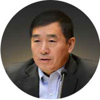 何教授