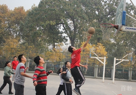 西安亮剑口才学员课间活动