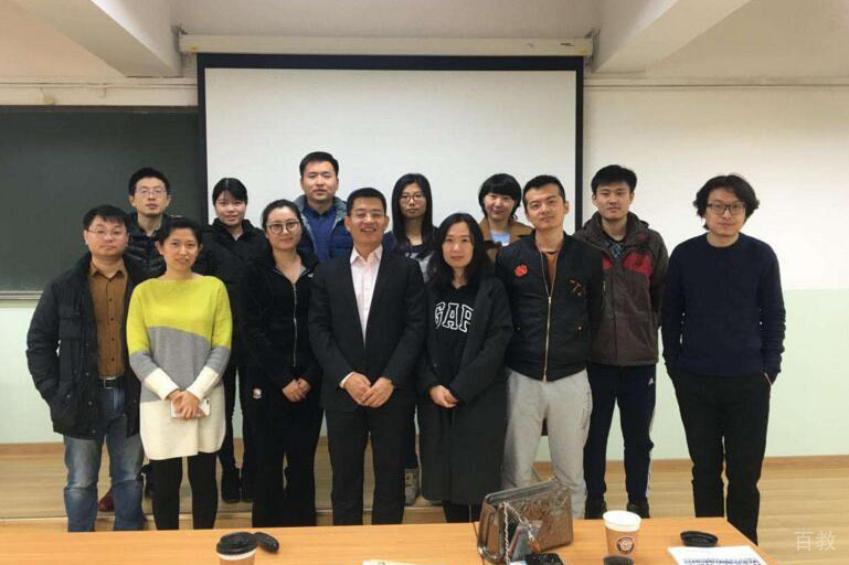 教师学生合影