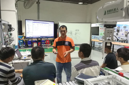 武汉智慧云智能制造产业学院科学教学模式