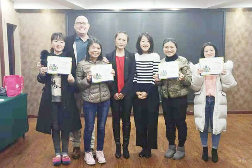 重庆西侨英语学校师生合影
