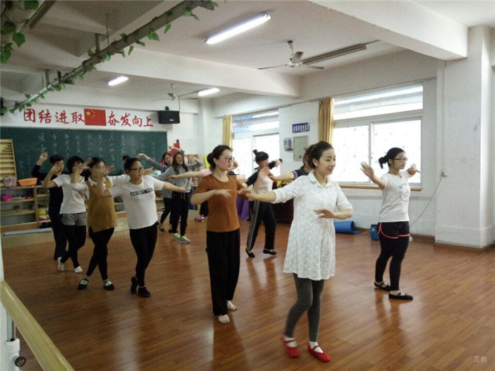 合肥端木幼师学校校区舞蹈课