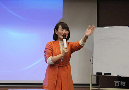 西安首铭演说老师上课场景