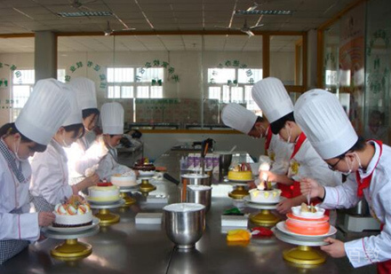福建烹饪职业培训学校学员上课场景