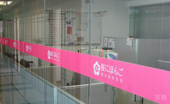 南宁樱花国际日语校内走廊环境