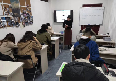洛阳牛学教育课堂上课场景