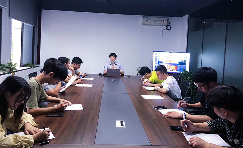 成都万息岗前培训学校会议室教学环境