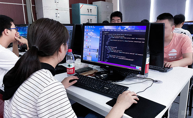成都万息岗前培训学校Java开发培训环境
