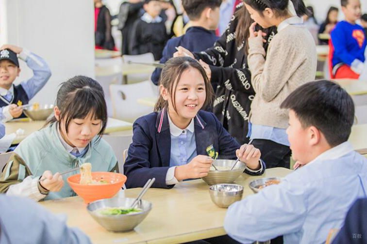 学校食堂