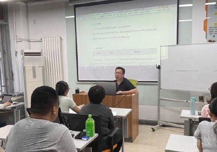 福州智圆MBA考研面授班老师课堂授课场景