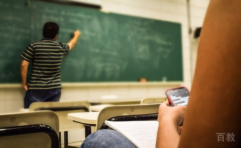 上海学畅国际教育校课堂老师授课