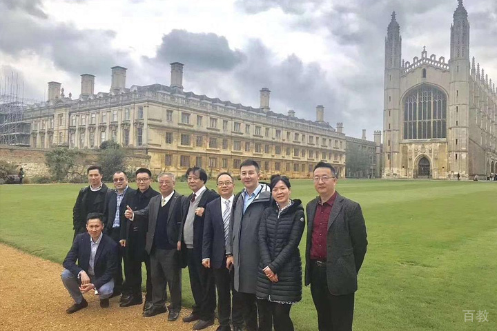 英国剑桥大学哈默顿学院学员合影