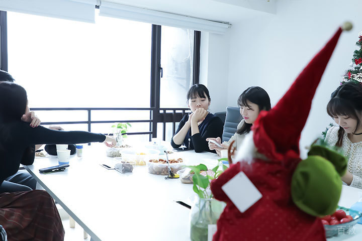 老师欢度节日