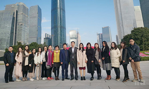 老师外出游玩合照