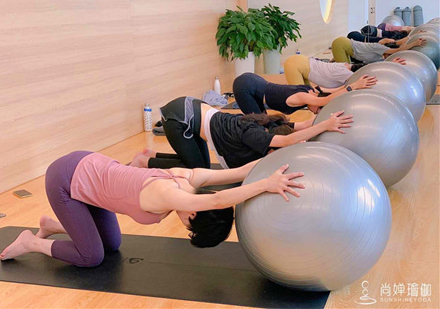 郑州球瑜伽脊柱调理课程